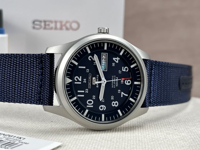 Seiko - 5 Sports Military - SNZG11K1- Day/Date - Ingen mindstepris - Mænd - 2011-nu