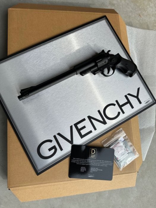 Daluxe Art - Givench$ Brushed Silver Gun exclusieve