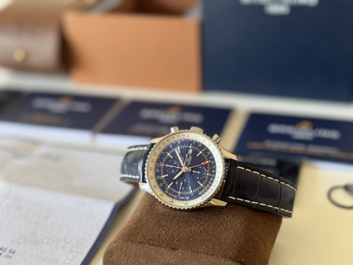 Breitling - Navitimer World GMT Chronograph 46 - A24322 - Mænd - 2019