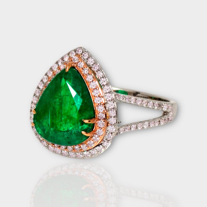 Ingen mindstepris - Ring - 18 kraat Hvidguld, Rosaguld -  4.40ct. tw. Smaragd - Diamant - IGI 3,89 ct Intens Green