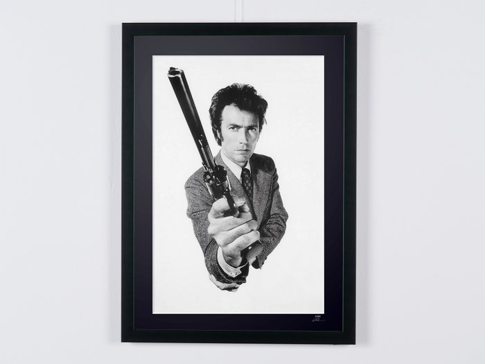 Magnum Force (1973) - Clint Eastwood as 'Dirty' Harry - Fine Art Photography - Luxury Wooden Framed 70X50 cm - Limited Edition Nr 03 of 50 - Serial ID 20560 - Original Certificate (COA), Hologram Logo Editor and QR Code - 100% New items.