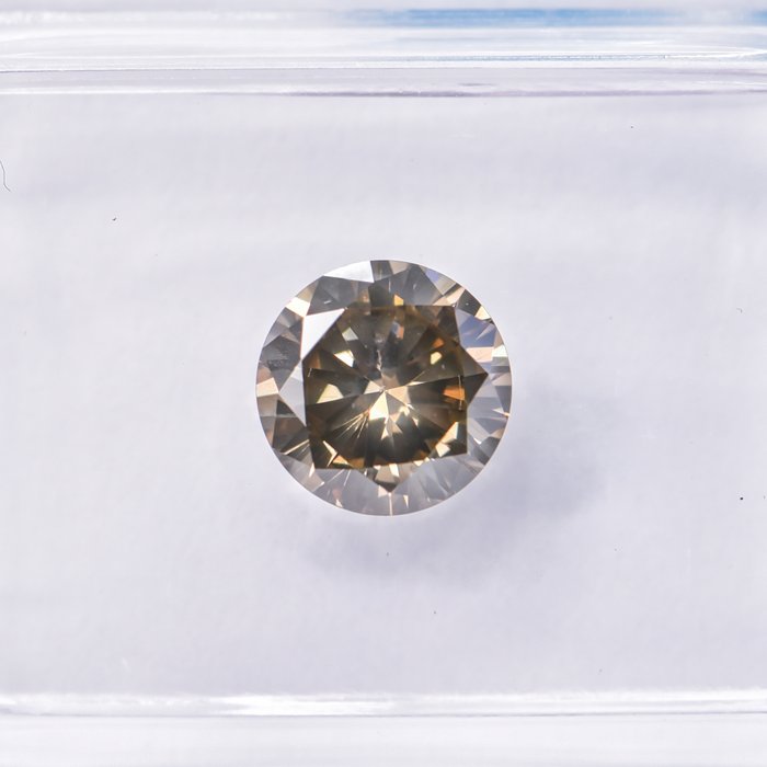 Ingen mindstepris - 1 pcs Diamant  (Naturfarvet)  - 0.95 ct - Rund - Fancy deep Brunlig, Grønlig Gul - SI2 - International Gemological Institute (IGI)