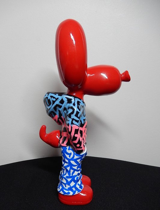 Enigme09 (1979) - Red Street Balloon Dog