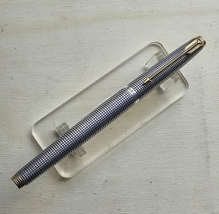 Parker - Parker 75 ciselé  Argent massif 925 - Plume Or 14 carats - Fyldepen