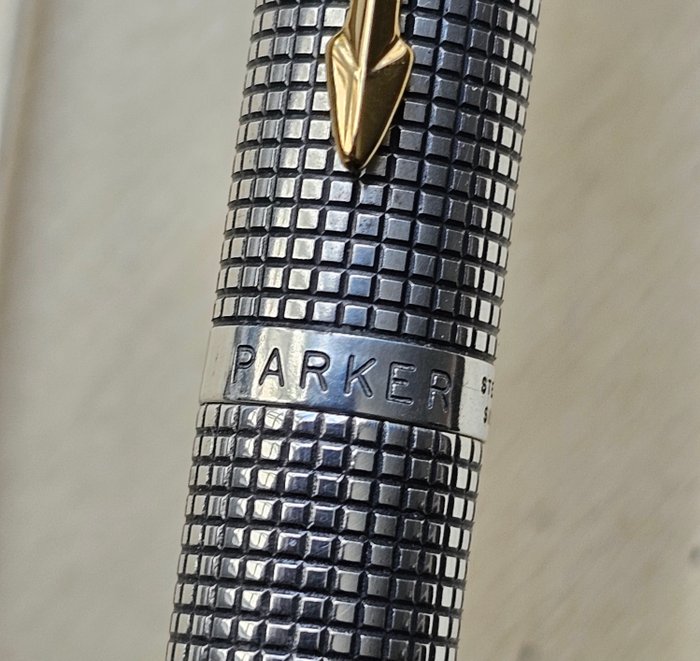 Parker - Parker 75 ciselé  Argent massif 925 - Plume Or 14 carats - Fyldepen