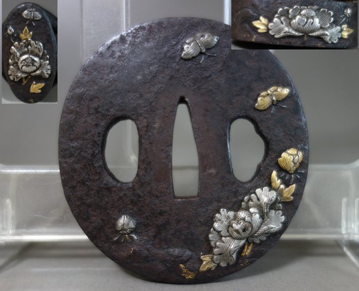 Tsuba tsuka hilt poeny sommerfugl - jern - Japan - Edo-perioden (1600-1868)