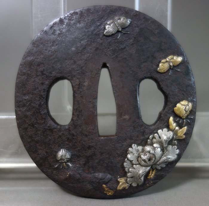 Tsuba tsuka hilt poeny sommerfugl - jern - Japan - Edo-perioden (1600-1868)