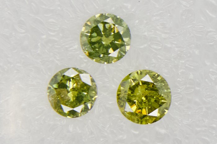 Ingen mindstepris - 3 pcs Diamant  (Farvebehandlet)  - 0.77 ct - Rund - I1, I2 - Gem Report Antwerp (GRA) - INGEN RESERVEPRIS