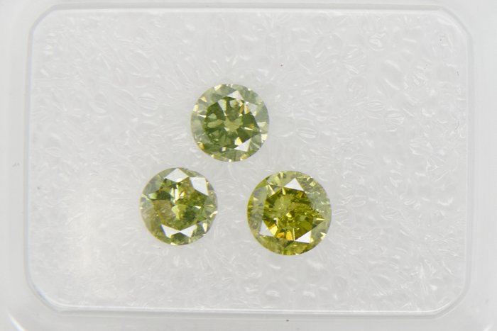 Ingen mindstepris - 3 pcs Diamant  (Farvebehandlet)  - 0.77 ct - Rund - I1, I2 - Gem Report Antwerp (GRA) - INGEN RESERVEPRIS