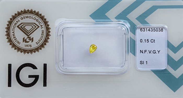 Ingen mindstepris - 1 pcs Diamant  (Naturfarvet)  - 015 ct - Pære - Fancy vivid Grønlig Gul - SI1 - International Gemological Institute (IGI)