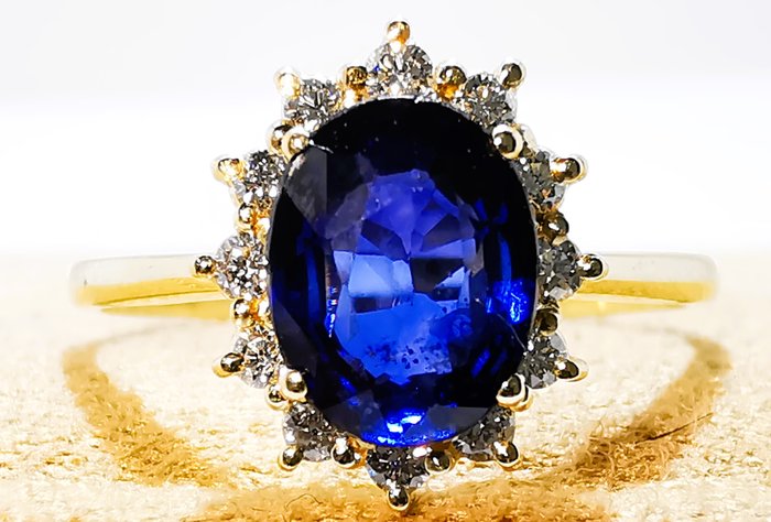 Ingen mindstepris - Ring - 14 karat Gulguld, Lady Di Ring 2.13ct Safir