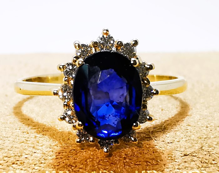 Ingen mindstepris - Ring - 14 karat Gulguld, Lady Di Ring 2.13ct Safir