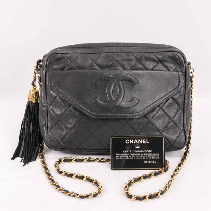 Chanel - CHANEL Vintage Lambskin Diamond Quilted 'Camera' Bag - Skuldertaske