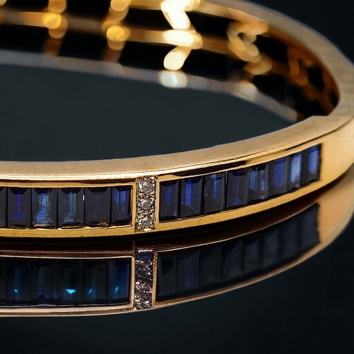 Armbånd - 18 kraat Gulguld Art Deco-armbånd i 18 karat guld med diamanter og safirer Safir