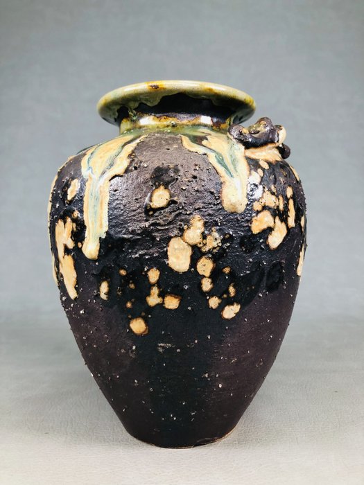 Vase - Keramik, Smukt broget mønster Shigaraki ware lavet af Sansai keramik 三彩陶器 - Japan