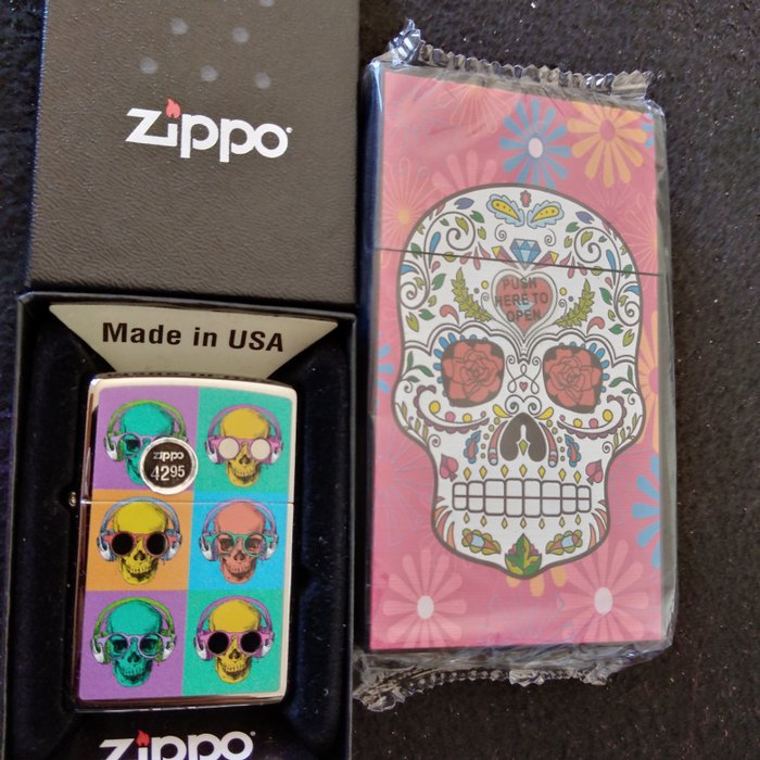 Zippo - DJ Skull with mirror sunglasses - and skull cigarette case - zippo in high polished chrome - both - Lommelighter - Stål (rustfrit) -  (2)