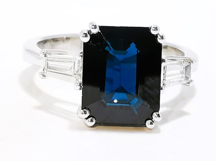 Ring - 18 kraat Hvidguld Ubehandlet Sapphire VIVID Deep Blue 410ct -  410ct tw Safir - Diamant