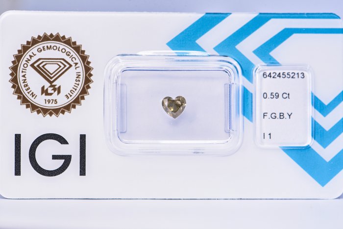 Ingen mindstepris - 1 pcs Diamant  (Naturfarvet)  - 0.59 ct - Hjerte - Fancy Brunlig, Grønlig Gul - I1 - International Gemological Institute (IGI)