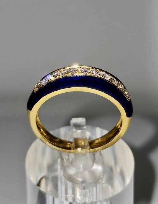 Ring - 18 kraat Gulguld, Smuk vintage 18K guld, blå emalje  diamantring Italien -  0.66ct. tw. Diamant (Natur)