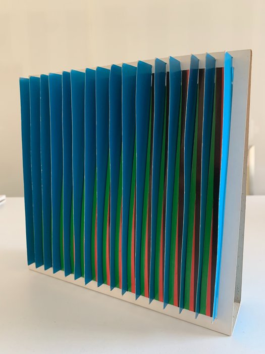 Carlos Cruz-Diez (1923-2019) - Skulptur, Fisicromía ensamblaje - 150 mm - Silketrykt pap - 1979