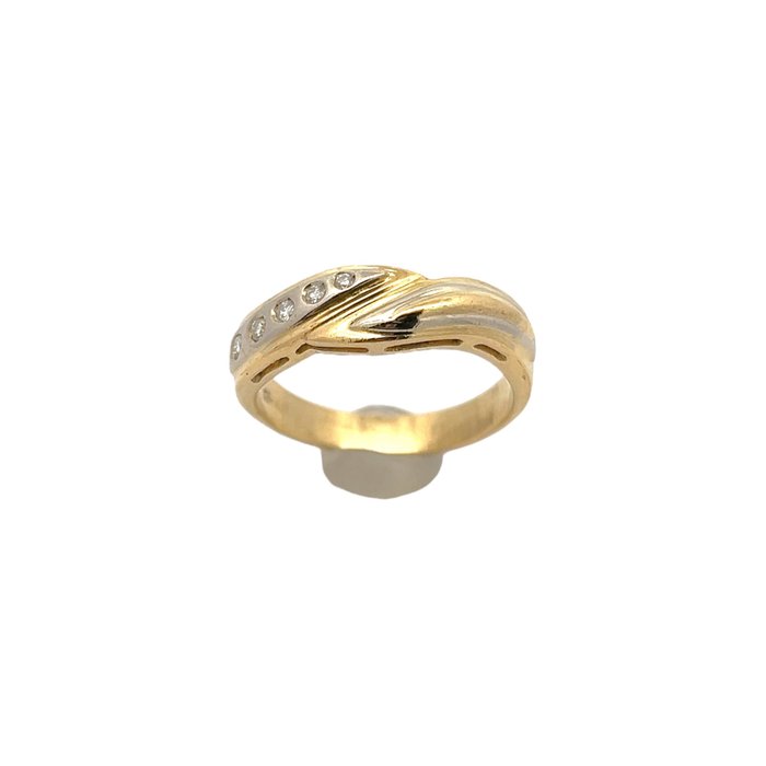 Ingen mindstepris - Ring - 18 kraat Gulguld - 750,- Diamanter