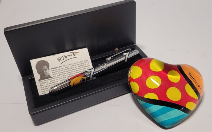 Romero Britto (1963) - ACMe Boom Fish RollerBall   heart glass paperweight