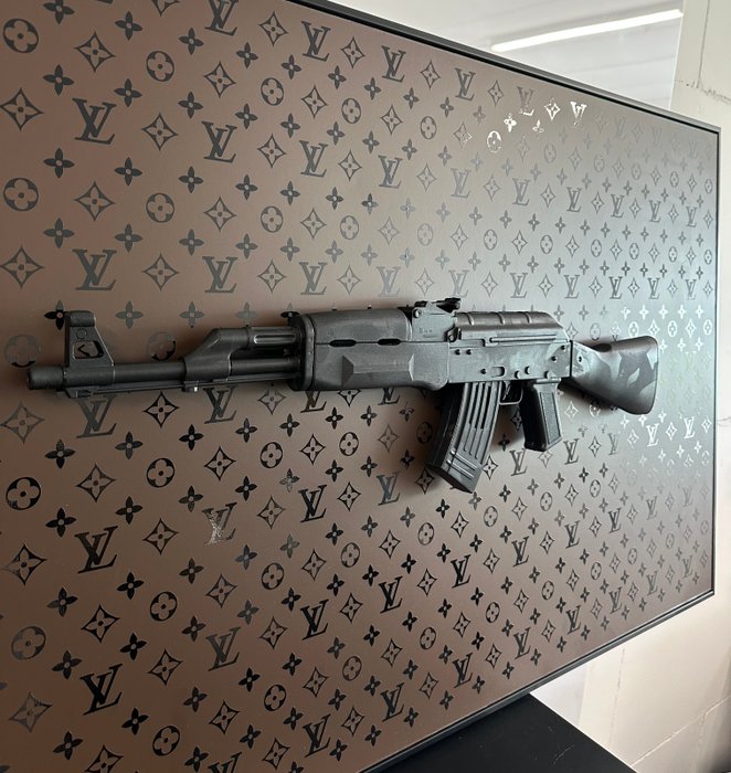 Daluxe Art - 1999 • LV gun AK • XL