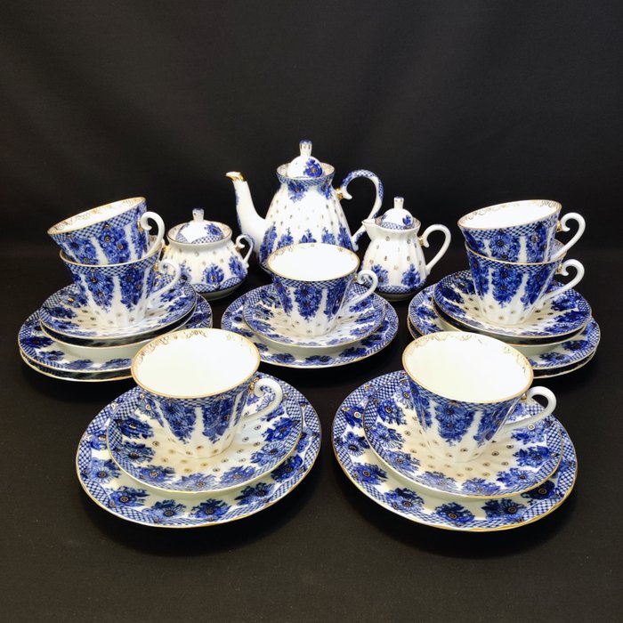 Lomonosov Imperial Porcelain Factory - Kaffeservice (24) - für 7 Personen Bridesmaid (7 Tassen, 7 Untere, 7 Teller, Kaffeekern 3-teilig) - Porcelæn