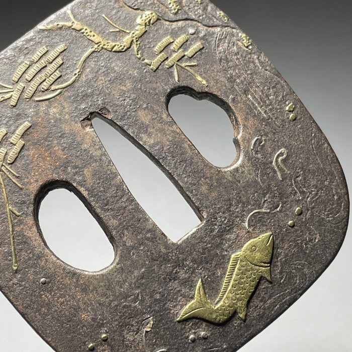 Katana - Karpe TSUBA Messing indlæg, Edo periode, Jern bagside, 70x65x5,7mm 145g - Japan - Edo-perioden (1600-1868)  (Ingen mindstepris)