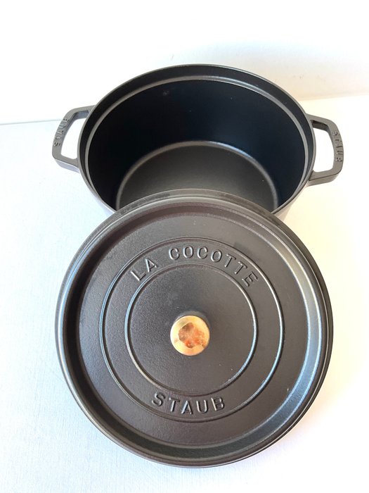 La Cocotte Staub 28 - Gryde - Emaljeret støbejern god til 6,7 L __ Top kvalitet, Ny stand!