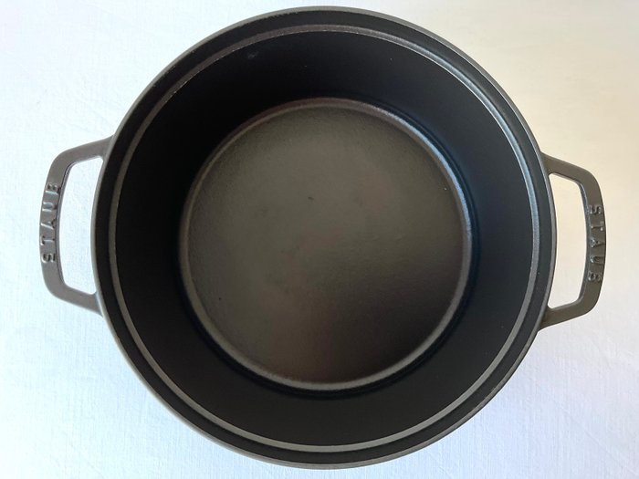 La Cocotte Staub 28 - Gryde - Emaljeret støbejern god til 6,7 L __ Top kvalitet, Ny stand!