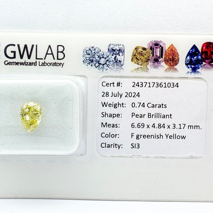 Ingen mindstepris - 1 pcs Diamant  (Farvebehandlet)  - 0.74 ct - Pære - Fancy Grønlig Gul - SI3 - Gemewizard Gemological Laboratory (GWLab)