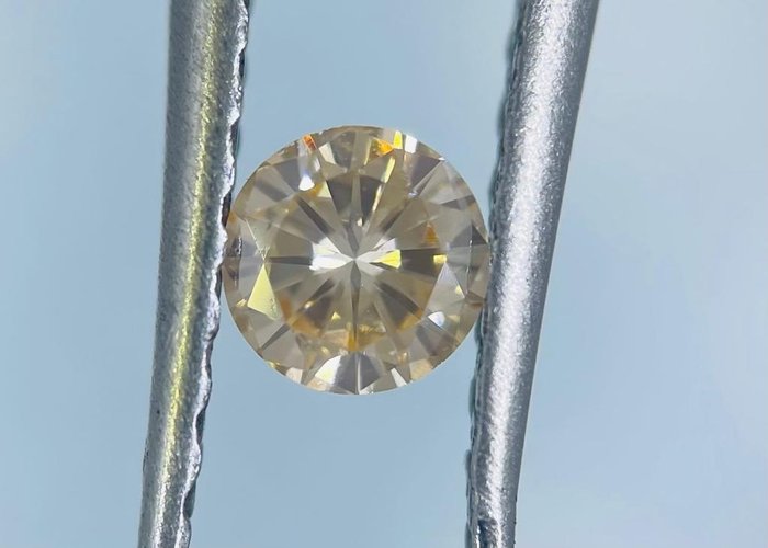 1 pcs Diamant  (Naturfarvet)  - 0.22 ct - Rund - Fancy light Orange nuance Gul - Ikke specificeret i laboratorierapporten - Gemological Institute of America (GIA)