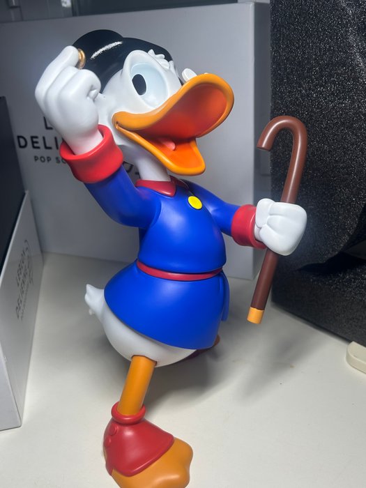 Disney Showcase Collection - 1 Figurine - Disney - Tio Gilito y moneda - leblon Delienne pop sculpture