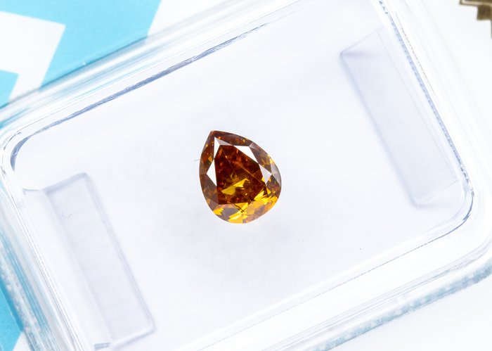 Ingen mindstepris - 1 pcs Diamant  (Naturfarvet)  - 0.60 ct - Pære - Fancy deep Gullig Orange - I1 - International Gemological Institute (IGI)