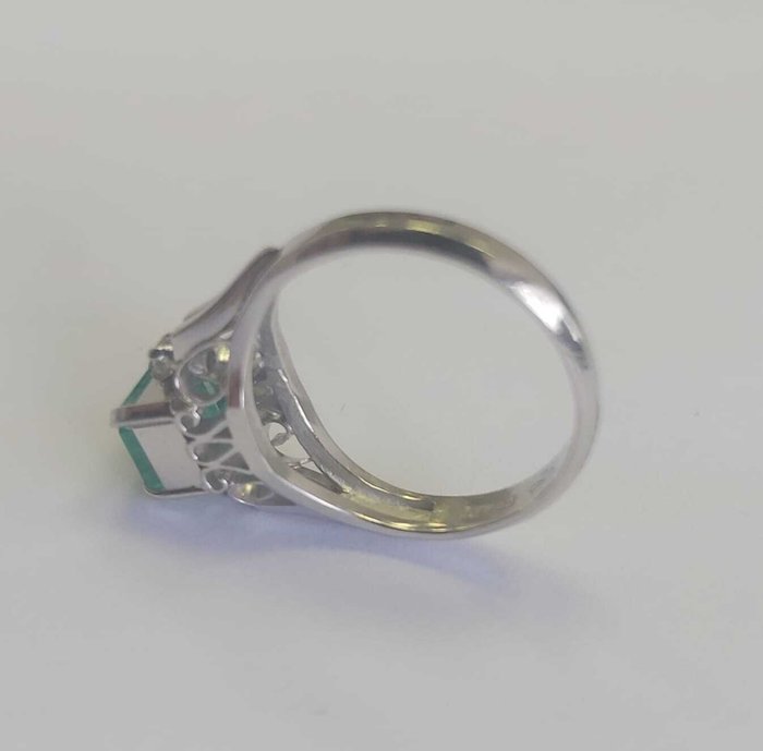 Ring Platin -  0.93ct. tw. Smaragd - Diamant