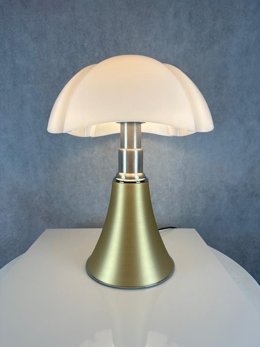 Martinelli Luce - - Gae Aulenti - Pipistrello 620 - Bordlampe - Aluminium Stål