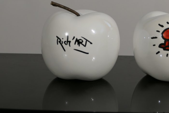 Rich'ART - Lot de 3 pommes en hommage à Keith Haring - L Size - 12,5 cm de diamètre - Peintes à l'acrylique