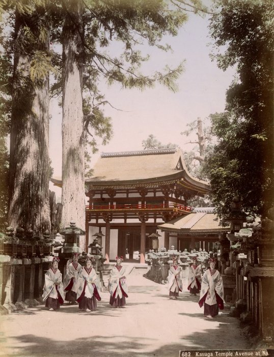 Kusakabe Kimbei, Farsari et divers Yokohama School - "Kasuga temple avenue"