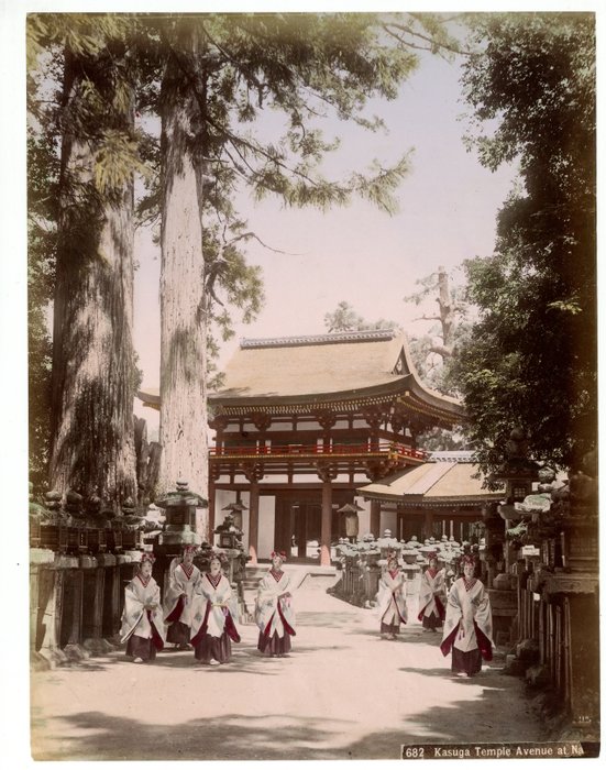 Kusakabe Kimbei, Farsari et divers Yokohama School - "Kasuga temple avenue"