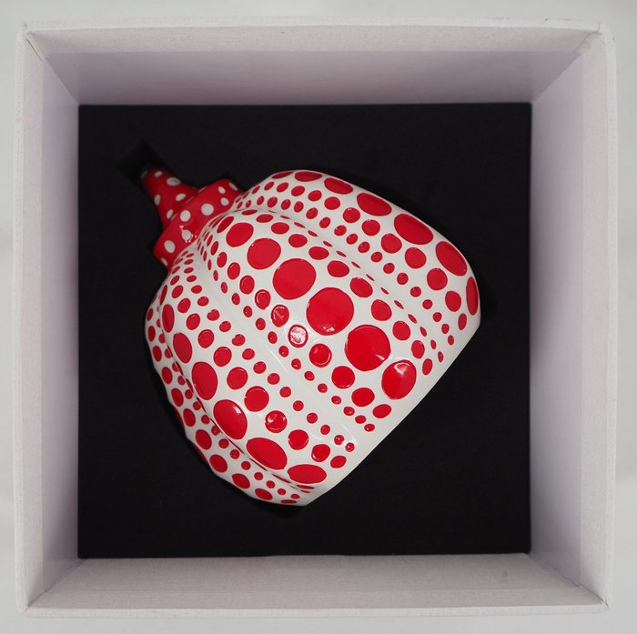 Yayoi Kusama (1929) - Dots obsession (pumpkin red)