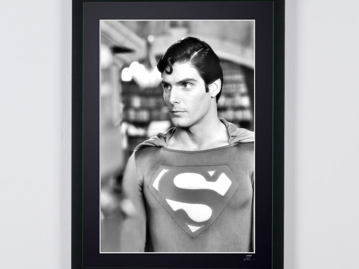 Superman 1978 - Christopher Reeves - Fine Art Photography - Luxury Wooden Framed 70X50 cm - Limited Edition Nr 04 of 30 - Serial ID - Original Certificate (COA), Hologram Logo Editor and QR Code - 100% New items.