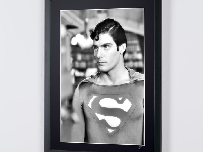 Superman 1978 - Christopher Reeves - Fine Art Photography - Luxury Wooden Framed 70X50 cm - Limited Edition Nr 04 of 30 - Serial ID - Original Certificate (COA), Hologram Logo Editor and QR Code - 100% New items.