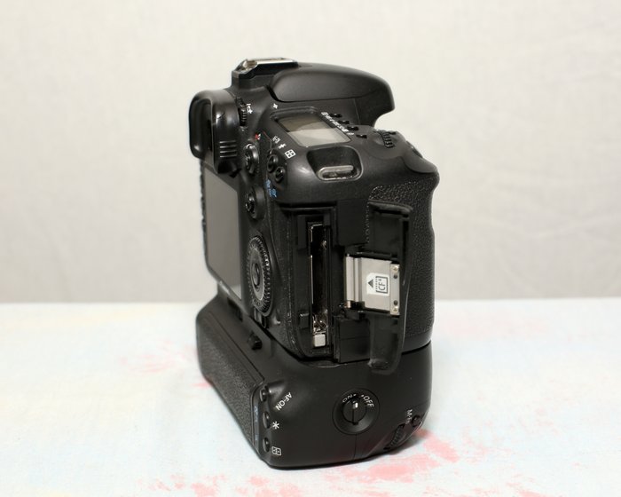 Canon EOS 7D body met Canon BG-E7 batterijgrip - Digitalt refleks kamera (DSLR)