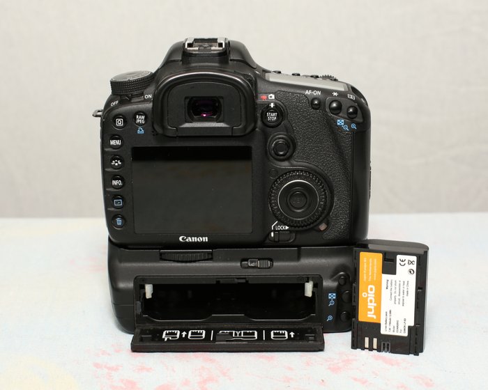 Canon EOS 7D body met Canon BG-E7 batterijgrip - Digitalt refleks kamera (DSLR)