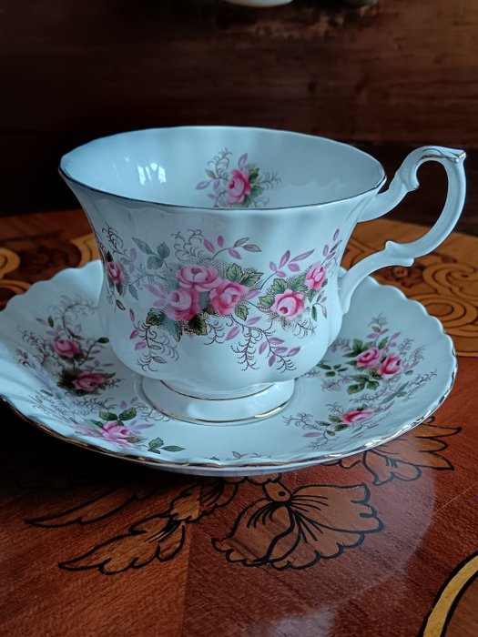 Tekop sæt til 4 (8) - Knogleporcelæn - Royal Albert