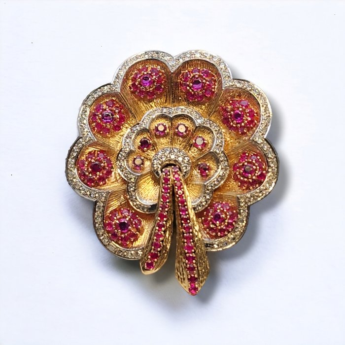 Broche - 18 kraat Gulguld, Vintage retro 18 karat guld diamant- og rubinbroche omkring 1930'erne