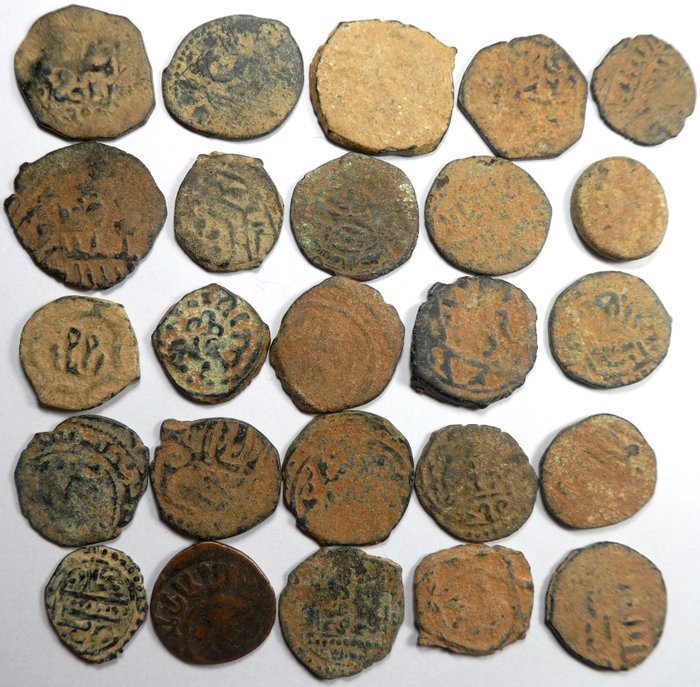 ISLAMISK, Ægyptens Mamlulk. Lot of 25 AE coins 7th-8th Century AH/ various uncleaned types  (Ingen mindstepris)