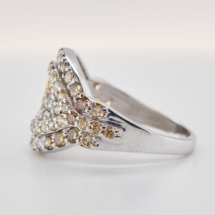 Ingen mindstepris - Ring 14 kt. -  1.77ct. tw. Diamant (Naturfarvet)