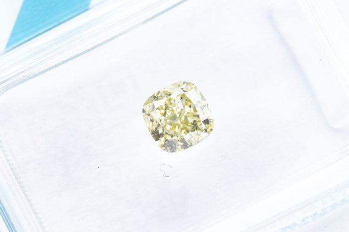 Ingen mindstepris - 1 pcs Diamant  (Naturfarvet)  - 063 ct - Pude - Fancy light Brunlig Gul - VS2 - International Gemological Institute (IGI)